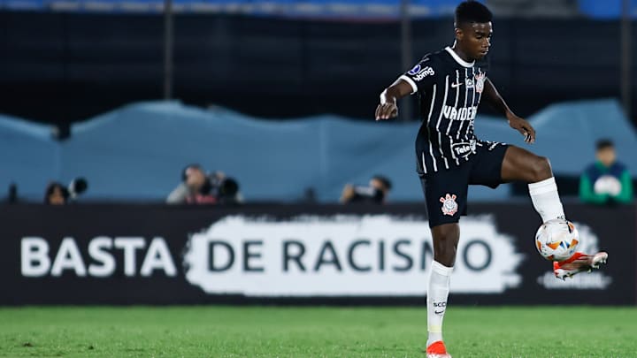 Félix Torres é opção para a zaga nesta segunda-feira