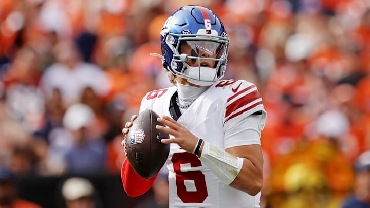 New York Giants quarterback Jaxson Dart (6) makes a pass during the first half against the Denver Broncos at Empower Field at Mile High. 