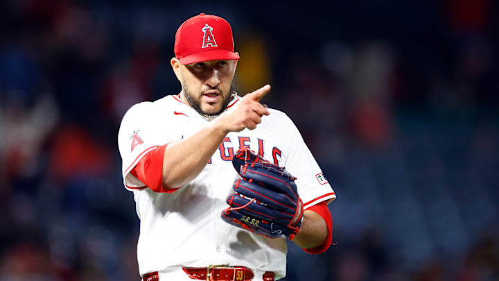 Los Angelinos pueden enviar a Carlos Estévez a los Yankees