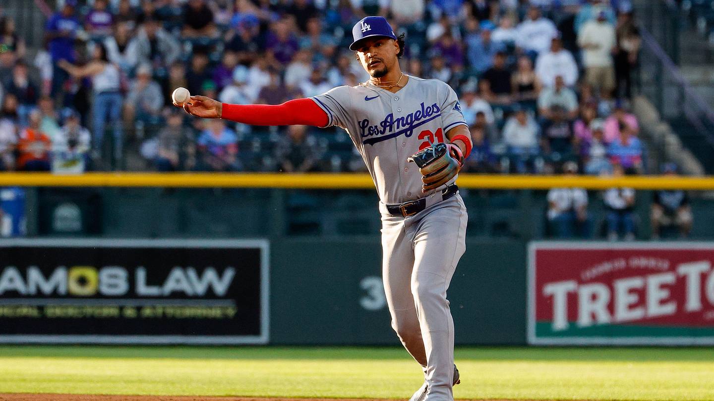 Dodgers Appear Set to Keep Santiago Espinal Over Hyeseong Kim, Alex Freeland