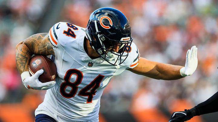 Chicago Bears tight end Colston Loveland (84) runs with the ball 
