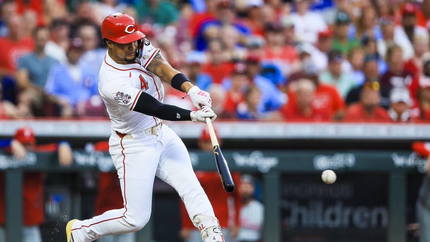 Former Reds Infielder Emerging as Surprise Candidate for Dodgers Roster