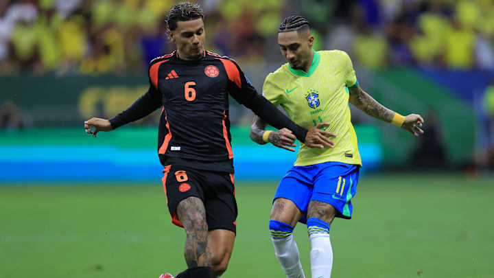 Richard Rios foi titular da Colômbia contra o Brasil Richard Rios foi titular da Colômbia contra o Brasil