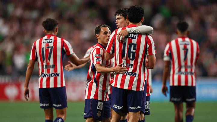 La posible alineación titular de Chivas ante Santos Laguna La posible alineación titular de Chivas ante Santos Laguna