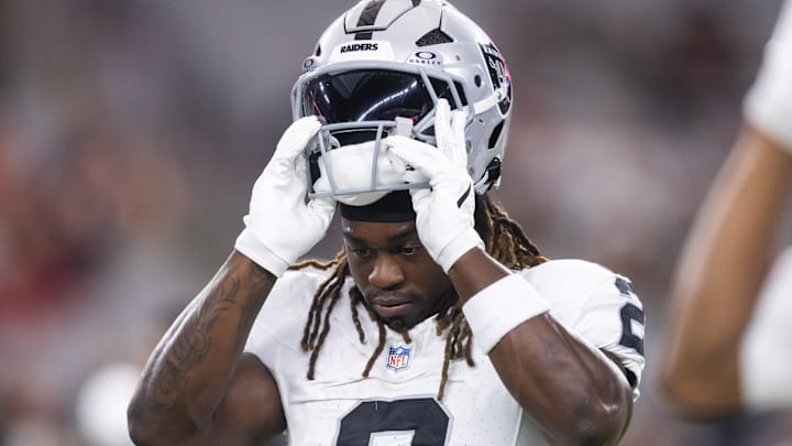 Las Vegas Raiders running back Ashton Jeanty (2) against the Arizona Cardinals during a preseason NFL game at State Farm Stadium. Las Vegas Raiders running back Ashton Jeanty (2) against the Arizona Cardinals during a preseason NFL game at State Farm Stadium.