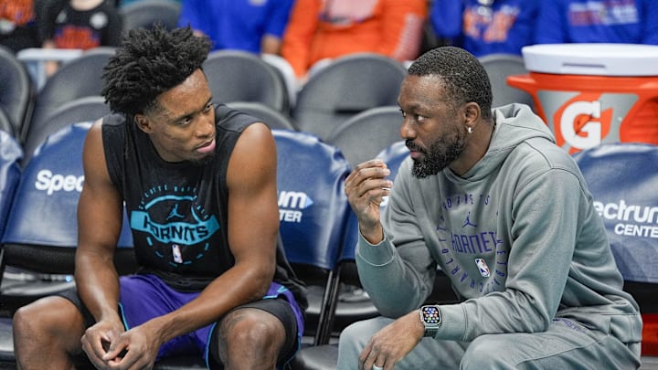Nov 2, 2025; Charlotte, North Carolina, USA; Charlotte Hornets guard Collin Sexton (8) chats with former Hornet guard Kemba Walker during pre-game warm ups against the Utah Jazz at Spectrum Center. Mandatory Credit: Jim Dedmon-Imagn Images Nov 2, 2025; Charlotte, North Carolina, USA; Charlotte Hornets guard Collin Sexton (8) chats with former Hornet guard Kemba Walker during pre-game warm ups against the Utah Jazz at Spectrum Center. Mandatory Credit: Jim Dedmon-Imagn Images