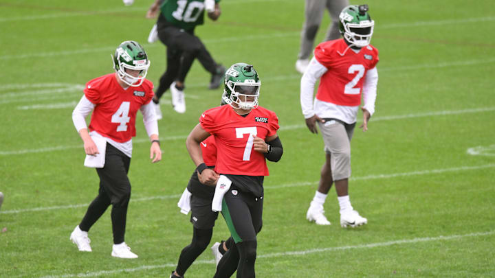 Jun 10, 2025; East Rutherford, NJ, USA; New York Jets quarterback Justin Fields (7) warms up during minicamp at Atlantic Health Jets Training Center. Mandatory Credit: John Jones-Imagn Images Jun 10, 2025; East Rutherford, NJ, USA; New York Jets quarterback Justin Fields (7) warms up during minicamp at Atlantic Health Jets Training Center. Mandatory Credit: John Jones-Imagn Images