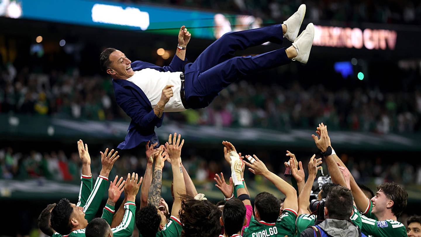 Andrés Guardado empezó a pensar como entrenador antes de dejar de jugar
