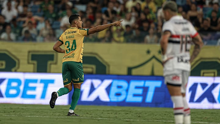 Bruno Alves abriu o placar na Arena Pantanal Bruno Alves abriu o placar na Arena Pantanal