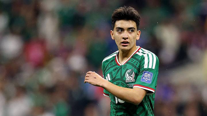 Gilberto Mora ya sabe lo que es jugar un Mundial con México. Gilberto Mora ya sabe lo que es jugar un Mundial con México.