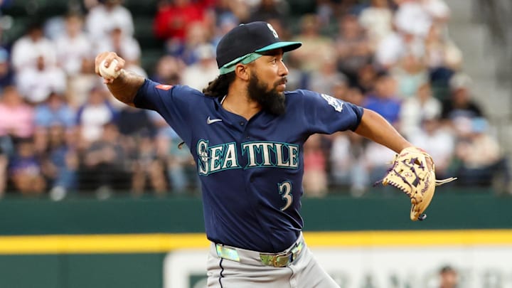 Apr 7, 2026; Arlington, Texas, USA; Seattle Mariners shortstop J.P. Crawford (3) fields a ground ball during the second inning against the Texas Rangers at Globe Life Field. Mandatory Credit: Kevin Jairaj-Imagn Images Apr 7, 2026; Arlington, Texas, USA; Seattle Mariners shortstop J.P. Crawford (3) fields a ground ball during the second inning against the Texas Rangers at Globe Life Field. Mandatory Credit: Kevin Jairaj-Imagn Images