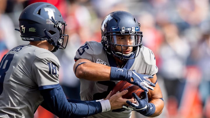 Oct 19, 2019; Champaign, IL, USA; Illinois Fighting Illini quarterback Brandon Peters (18) hands the ball off to running back Dre Brown (25) during a game against the Wisconsin Badgers at Memorial Stadium. Mandatory Credit: Patrick Gorski-Imagn Images
