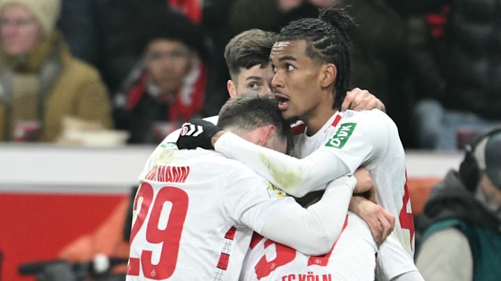 Der 1. FC Köln bekommt ab 2026 einen neuen Ausrüster. Der 1. FC Köln bekommt ab 2026 einen neuen Ausrüster.