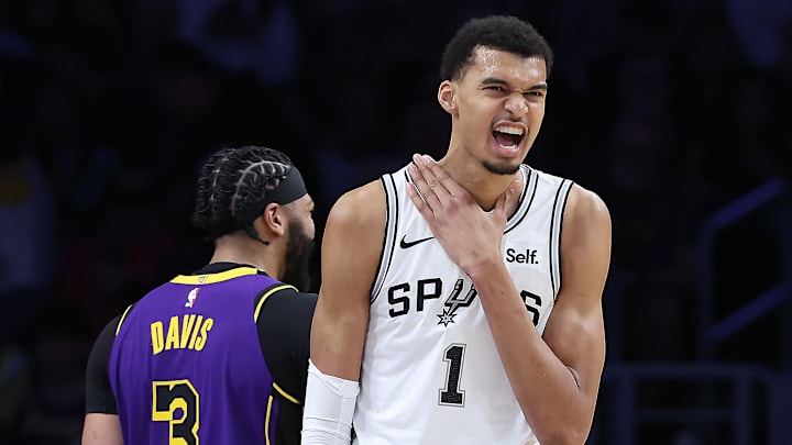 San Antonio Spurs v Los Angeles Lakers
