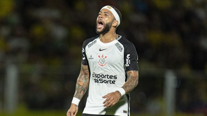 Memphis Depay está insatisfeito com problemas financeiros do Corinthians
