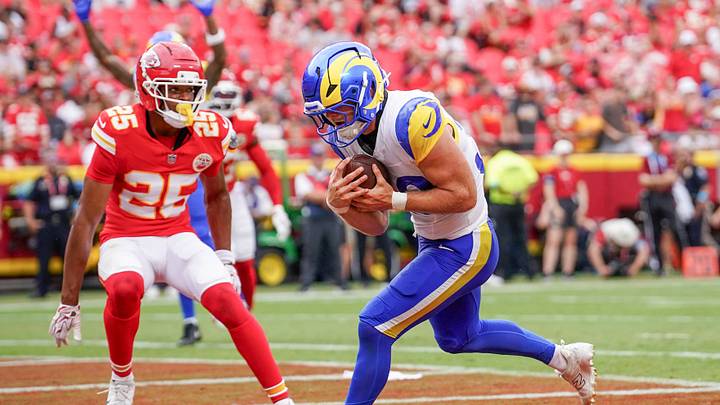 Aug 15, 2026; Kansas City, Missouri, USA; Los Angeles Rams running back Dean Connors (33) catches a pass for a touchdown as Kansas City Chiefs safety DeShon Singleton (25) looks on during the second half of the pre season game at Arrowhead Stadium. Mandatory Credit: Denny Medley-Imagn Images Aug 15, 2026; Kansas City, Missouri, USA; Los Angeles Rams running back Dean Connors (33) catches a pass for a touchdown as Kansas City Chiefs safety DeShon Singleton (25) looks on during the second half of the pre season game at Arrowhead Stadium. Mandatory Credit: Denny Medley-Imagn Images