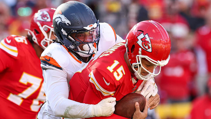 NFL, American Football Herren, USA 2024: Broncos vs Chiefs NOV 10 November 10, 2024: Kansas City Chiefs quarterback Patrick Mahomes (15) is sacked by Denver Broncos linebacker Nik Bonitto (15) during the second half at GEHA Field at Arrowhead Stadium in Kansas City, MO. 