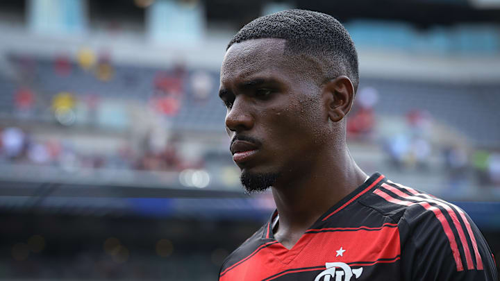 Evertton Araújo tem contrato com o Flamengo até 2028