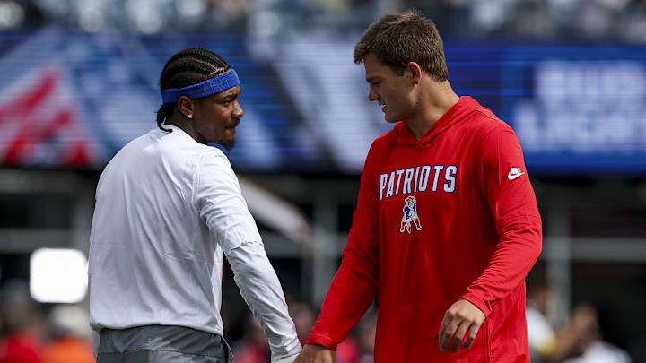 Sep 21, 2025; Foxborough, Massachusetts, USA; New England Patriots quarterback Drake Maye (10) and New England Patriots wide receiver Stefon Diggs (8) before the game against the Pittsburgh Steelers at Gillette Stadium. Mandatory Credit: Paul Rutherford-Imagn Images Sep 21, 2025; Foxborough, Massachusetts, USA; New England Patriots quarterback Drake Maye (10) and New England Patriots wide receiver Stefon Diggs (8) before the game against the Pittsburgh Steelers at Gillette Stadium. Mandatory Credit: Paul Rutherford-Imagn Images