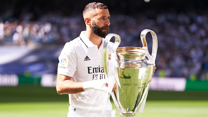Benzema avec la Coupe aux grandes oreilles