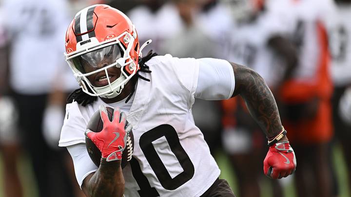 Jun 11, 2026; Berea, OH, USA; Cleveland Browns running back Quinshon Judkins (10) runs with the ball during minicamp Jun 11, 2026; Berea, OH, USA; Cleveland Browns running back Quinshon Judkins (10) runs with the ball during minicamp