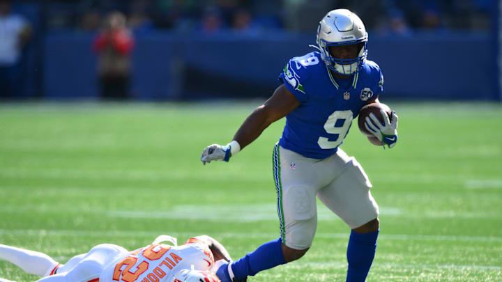 Oct 5, 2025; Seattle, Washington, USA; Seattle Seahawks running back Kenneth Walker III (9) carries the ball as. Tampa Bay Buccaneers cornerback Kindle Vildor (22) defends during the first half at Lumen Field. Mandatory Credit: Steven Bisig-Imagn Images Oct 5, 2025; Seattle, Washington, USA; Seattle Seahawks running back Kenneth Walker III (9) carries the ball as. Tampa Bay Buccaneers cornerback Kindle Vildor (22) defends during the first half at Lumen Field. Mandatory Credit: Steven Bisig-Imagn Images