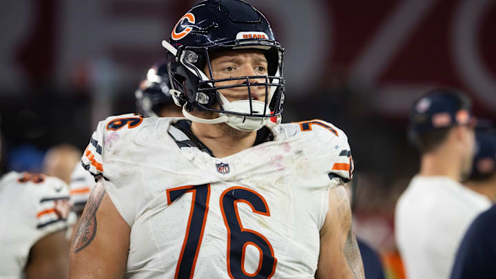 Nov 3, 2024; Glendale, Arizona, USA; Chicago Bears guard Teven Jenkins (76) against the Arizona Cardinals at State Farm Stadium. Nov 3, 2024; Glendale, Arizona, USA; Chicago Bears guard Teven Jenkins (76) against the Arizona Cardinals at State Farm Stadium.
