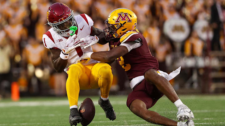  Minnesota defensive back Ethan Robinson breaks up a pass intended for USC wide receiver Zachariah Branch 