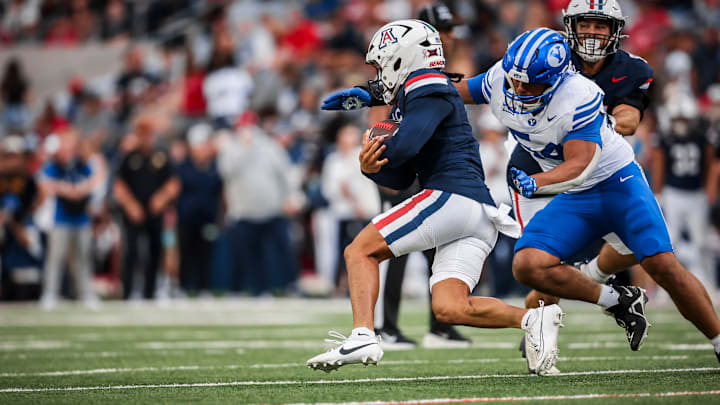 BYU linebacker Siale Esera against Arizona BYU linebacker Siale Esera against Arizona