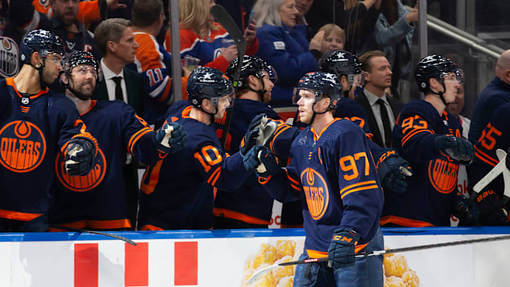 Chicago Blackhawks v Edmonton Oilers