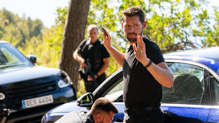 “Money Is Meaningless” – The Fly Team is off to Mallorca when an American is found brutally murdered on the estate of her powerful father-in-law, on CBS Original series FBI: INTERNATIONAL, Tuesday, Oct. 4 (9:00-10:00 PM, ET/PT) on the CBS Television Network, and available to stream live and on demand on Paramount+. Pictured: Luke Kleintank as Special Agent Scott Forrester. Photo: Nelly Kiss/CBS ©2022 CBS Broadcasting, Inc. All Rights Reserved.