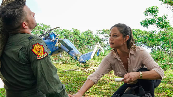 “Bread Crumbs” – When Tennant interrogates a suspect during his helicopter transfer and the helicopter crashes, she must utilize her skills to save herself and the other passengers, on the CBS Original series NCIS: HAWAI’I, Monday, April 10 (10:00-11:00 PM, ET/PT) on the CBS Television Network, and available to stream live and on demand on Paramount+. Pictured: Vanessa Lachey as Jane Tennant. Photo: Karen Neal/CBS ©2023 CBS Broadcasting, Inc. All Rights Reserved.