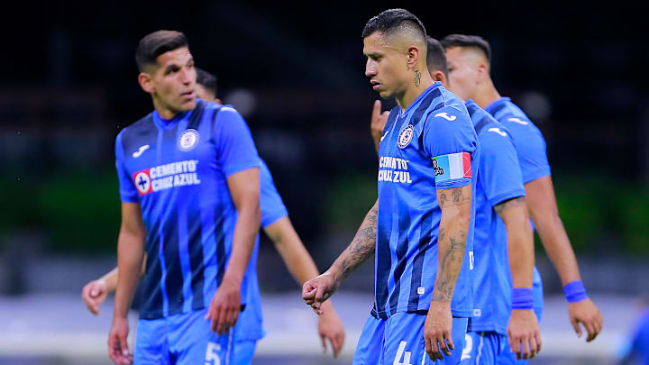 Cruz Azul no aprovechó su localía en el Estadio Azteca y cayó por la mínima ante Chivas, en la Jornada 14 de la Liga MX. Cruz Azul no aprovechó su localía en el Estadio Azteca y cayó por la mínima ante Chivas, en la Jornada 14 de la Liga MX.
