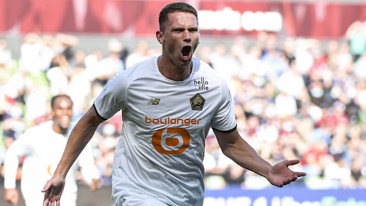 L'AC Milan s'intéresserait de près à Sven Botman. 