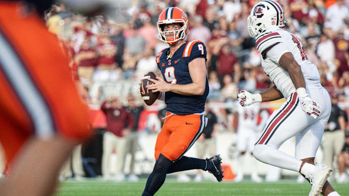 Dec 31, 2024; Orlando, FL, USA; Illinois Fighting Illini quarterback Luke Altmyer (9) gets ready to throw the ball against the South Carolina Gamecocks in the first quarter at Camping World Stadium. Mandatory Credit: Jeremy Reper-Imagn Images