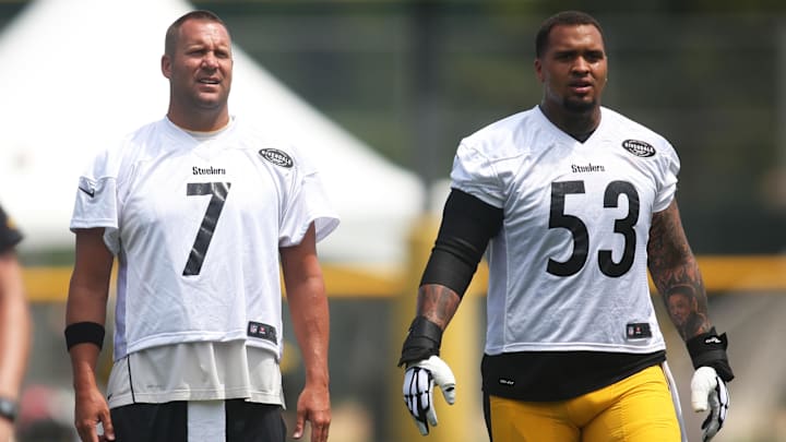 Jul 27, 2019; Latrobe, PA, USA;   Pittsburgh Steelers quarterback Ben Roethlisberger (7) and center Maurkice Pouncey (53) look on  in drills during training camp at Saint Vincent College. Mandatory Credit: Charles LeClaire-Imagn Images