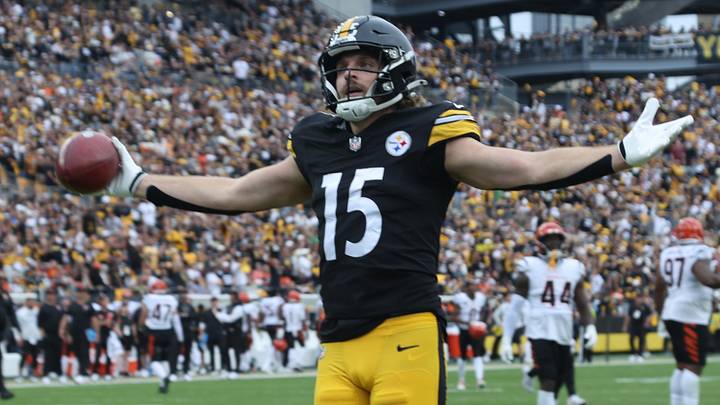 Sep 27, 2026; Pittsburgh, Pennsylvania, USA; Pittsburgh Steelers wide receiver Ben Skowronek (15) reacts after a fumble recovery during the fourth quarter against the Cincinnati Bengals at Acrisure Stadium. Mandatory Credit: Charles LeClaire-Imagn Images Sep 27, 2026; Pittsburgh, Pennsylvania, USA; Pittsburgh Steelers wide receiver Ben Skowronek (15) reacts after a fumble recovery during the fourth quarter against the Cincinnati Bengals at Acrisure Stadium. Mandatory Credit: Charles LeClaire-Imagn Images