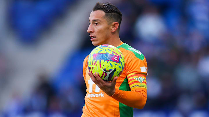 Andrés Guardado cumplió 300 partidos en España durante el duelo entre Espanyol y Real Betis. Andrés Guardado cumplió 300 partidos en España durante el duelo entre Espanyol y Real Betis.