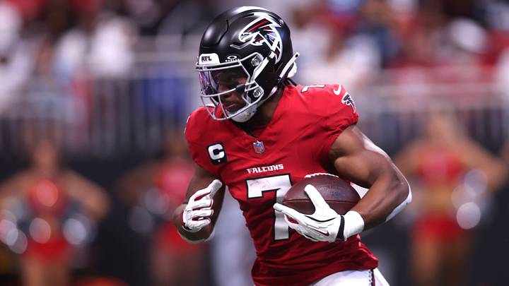 Atlanta Falcons running back Bijan Robinson (7) rushes during the first quarter against the Carolina Panthers at Mercedes-Benz Stadium. Mandatory Credit: Brett Davis-Imagn Images Atlanta Falcons running back Bijan Robinson (7) rushes during the first quarter against the Carolina Panthers at Mercedes-Benz Stadium. Mandatory Credit: Brett Davis-Imagn Images