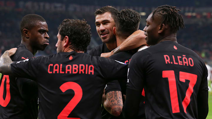 Il Milan festeggia Giroud 