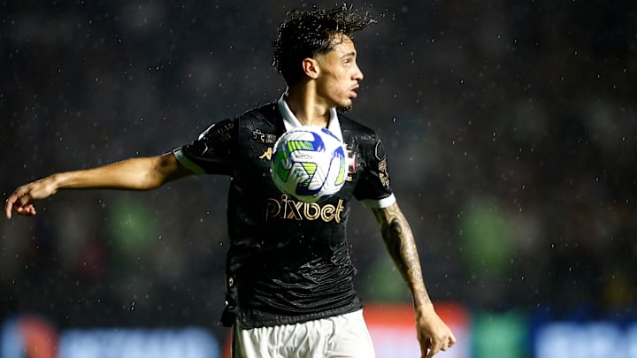 Marlon Gomes é um motorzinho no meio de campo do Vasco