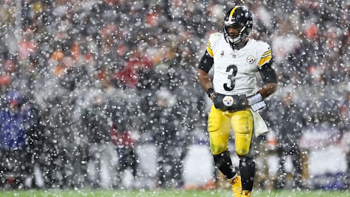 Pittsburgh Steelers v Cleveland Browns