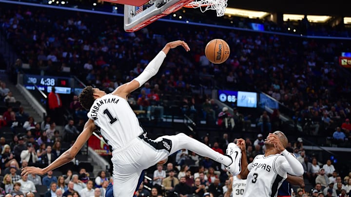 Nov 4, 2024; Inglewood, California, USA; San Antonio Spurs center Victor Wembanyama (1) dunks for the basket against the Los Angeles Clippers during the second half at Intuit Dome. Nov 4, 2024; Inglewood, California, USA; San Antonio Spurs center Victor Wembanyama (1) dunks for the basket against the Los Angeles Clippers during the second half at Intuit Dome.