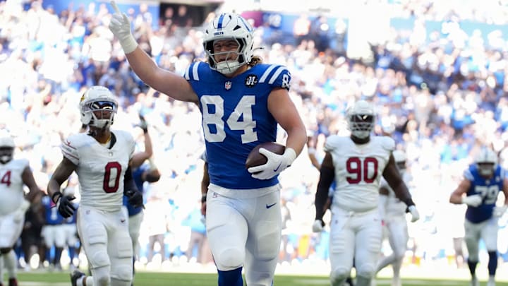 Indianapolis Colts tight end Tyler Warren (84) scores a touchdown during a game against the Arizona Cardinals on Sunday, Oct. 12, 2025, at Lucas Oil Stadium in Indianapolis