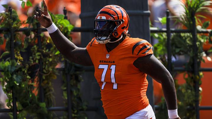 Sep 14, 2025; Cincinnati, Ohio, USA; Cincinnati Bengals offensive tackle Amarius Mims (71) runs onto the field before the game against the Jacksonville Jaguars at Paycor Stadium. Mandatory Credit: Katie Stratman-Imagn Images Sep 14, 2025; Cincinnati, Ohio, USA; Cincinnati Bengals offensive tackle Amarius Mims (71) runs onto the field before the game against the Jacksonville Jaguars at Paycor Stadium. Mandatory Credit: Katie Stratman-Imagn Images