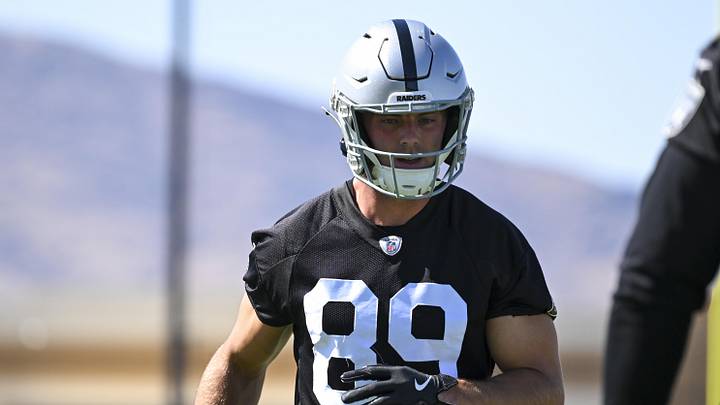 Las Vegas Raiders tight end Brock Bowers (89) warms up during organized team activities 