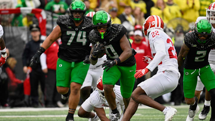 On a squad loaded with explosive playmakers, 6-0, 235 freshman running back Jordon Davison has been the Ducks most consistent weapon.  On a squad loaded with explosive playmakers, 6-0, 235 freshman running back Jordon Davison has been the Ducks most consistent weapon.