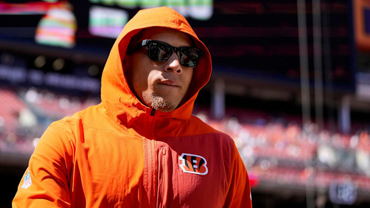 Cincinnati Bengals wide receiver Jermaine Burton (81) takes the field in sweats during warmups before the NFL Week 1 game between the Cleveland Browns and the Cincinnati Bengals at Huntington Bank Field in Cleveland on Sunday, Sept. 7, 2025.