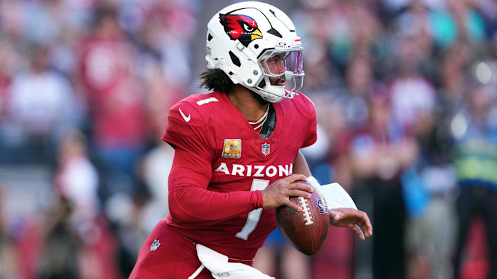 Nov 10, 2024; Glendale, Arizona, USA; Arizona Cardinals quarterback Kyler Murray (1) rolls out against the New York Jets during the first half at State Farm Stadium. Mandatory Credit: Joe Camporeale-Imagn Images