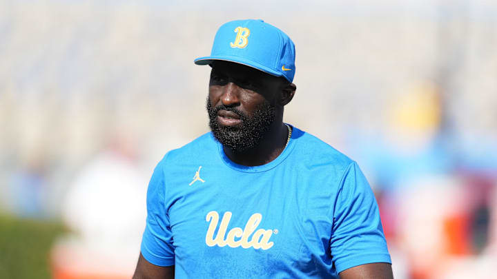 Sep 14, 2024; Pasadena, California, USA; UCLA Bruins head coach DeShaun Foster reacts in the first half against the Indiana Hoosiers at Rose Bowl. Mandatory Credit: Kirby Lee-Imagn Images Sep 14, 2024; Pasadena, California, USA; UCLA Bruins head coach DeShaun Foster reacts in the first half against the Indiana Hoosiers at Rose Bowl. Mandatory Credit: Kirby Lee-Imagn Images
